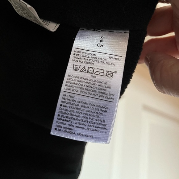 ❄️ Old Navy Black Vest - Picture 4 of 9